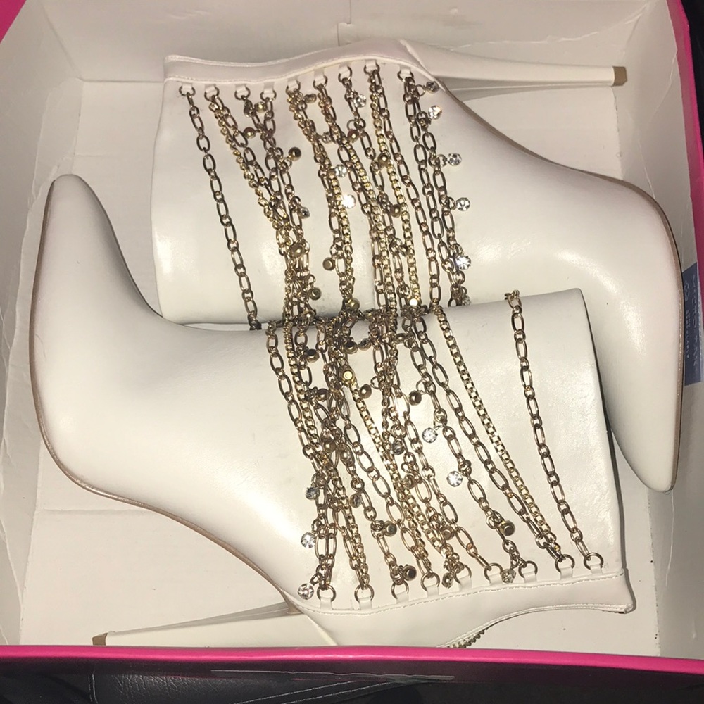 Shoe dazzle white point heels